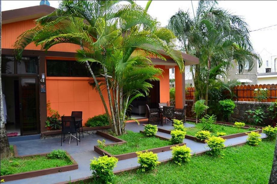 Flowers Of Paradise Pereybere Beach Exterior photo
